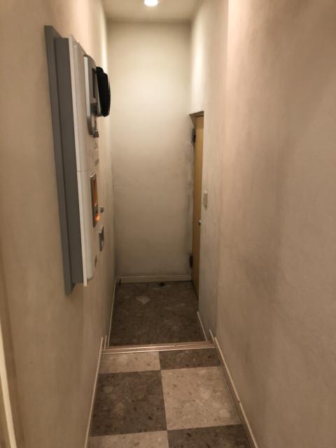ホテル女神(浜松市/ラブホテル)の写真『28号室精算機近辺』by 一刀流