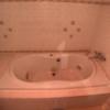 ホテル JD(浜松市/ラブホテル)の写真『205号室 浴槽 8の字のように真ん中がくびれているのでイチャイチャしにくい。』by ま〜も〜る〜
