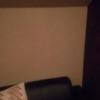 HOTEL Fine(ファイン)(新宿区/ラブホテル)の写真『205号室のソファーと壁紙』by 上戸 信二