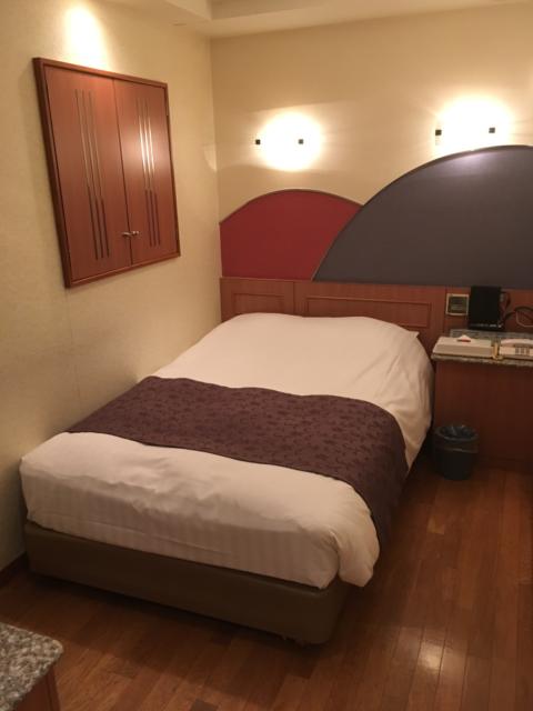 ホテル ピュア(大田区/ラブホテル)の写真『403号室 ベッド』by 林 寅之助