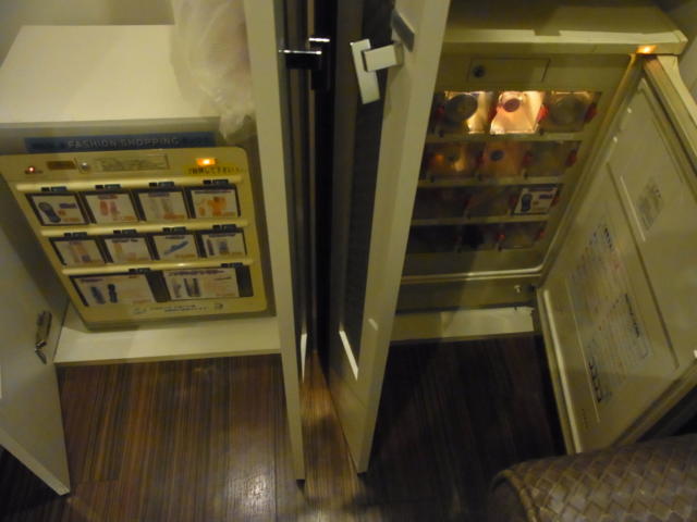 ホテルM(市川市/ラブホテル)の写真『306号室 販売用冷蔵庫』by ホテルレポったー