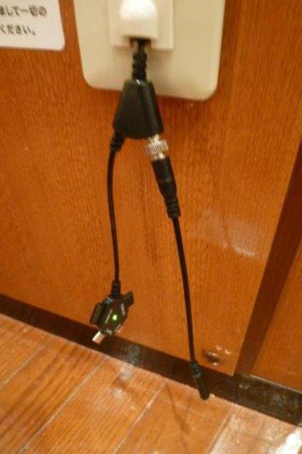 HOTEL PROUD（プラウド）(新宿区/ラブホテル)の写真『801号室（充電器。壁に設置されています）』by 格付屋