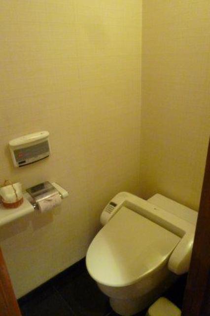 HOTEL PROUD（プラウド）(新宿区/ラブホテル)の写真『801号室（INAX製ウォシュレット）』by 格付屋