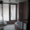 ホテル パルティノン(川崎市川崎区/ラブホテル)の写真『1002号室　浴室　奥のドアを開けると露天風呂に出ることができる』by とんがり帽子