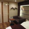 HOTEL P-DOOR（ホテルピードア）(台東区/ラブホテル)の写真『101号室 ソファ』by Plumper