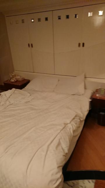 ブロンモード新宿(新宿区/ラブホテル)の写真『907号室、ベッド(プレイ後です(^o^;))』by ビデ三郎