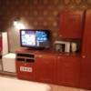 ニュー京浜(横浜市保土ケ谷区/ラブホテル)の写真『54号室利用。TV周りはこんなです。』by キジ