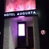 HOTEL AUGUSTA(荒川区/ラブホテル)の写真『夜の外観　表の入り口』by 巨乳輪ファン