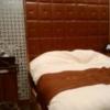 HOTEL GERBERA(ガーベラ)(豊島区/ラブホテル)の写真『803号室：椅子に座ってベッドを撮影』by オレの地雷を越えてゆけ！