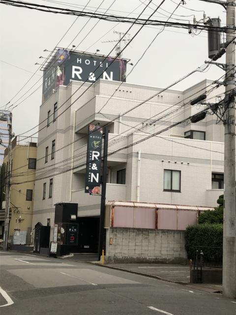 HOTEL R&N（レストアンドネスト）(蕨市/ラブホテル)の写真『昼の外観』by サトナカ