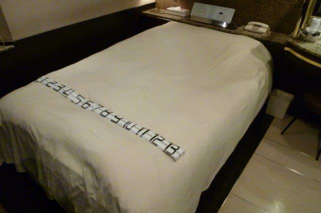 ホテルLios（リオス）(渋谷区/ラブホテル)の写真『403号室（ベッド幅130センチ枠なし）』by 格付屋