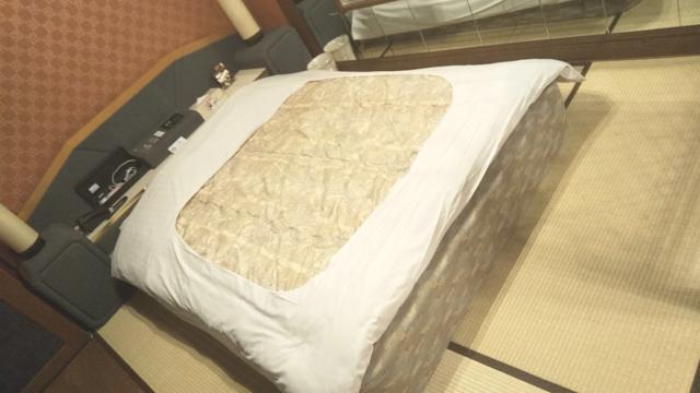 ホテル ハニー(江戸川区/ラブホテル)の写真『201号室のベッド』by おこ