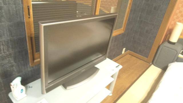 ホテル ハニー(江戸川区/ラブホテル)の写真『201号室のテレビ【37インチ】』by たけのこ