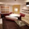 GOLF保土ヶ谷(横浜市保土ケ谷区/ラブホテル)の写真『612号室利用。ベッドを含む部屋の全体です。』by キジ
