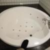 GOLF保土ヶ谷(横浜市保土ケ谷区/ラブホテル)の写真『612号室利用。浴槽です。足を出してみましたが、大きさは直径1.8m位あります。』by キジ
