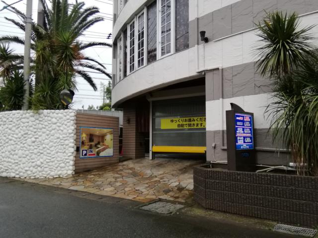 Mermaid（マーメイド）(三浦市/ラブホテル)の写真『入口です。自動カーテンがあります。』by キジ
