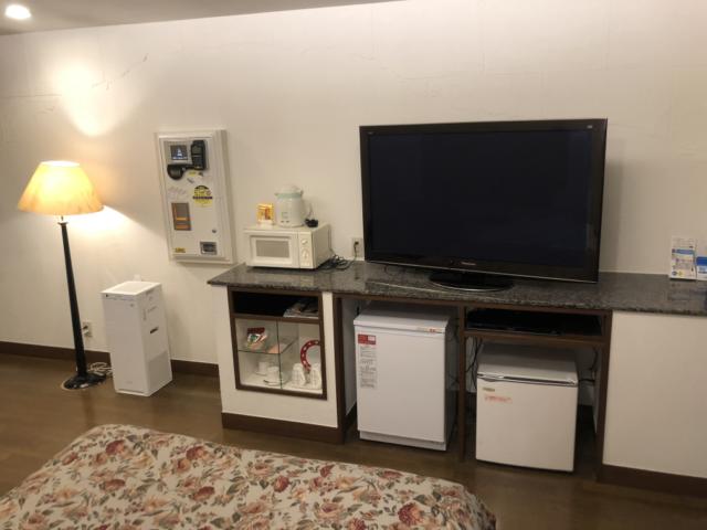 インパル21(小山市/ラブホテル)の写真『302号室、テレビ(50インチ)回り』by かとう茨城47