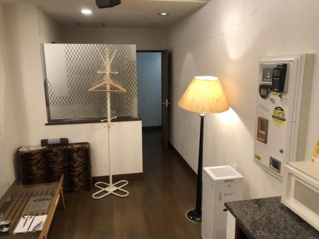 インパル21(小山市/ラブホテル)の写真『302号室、室内から入口』by かとう茨城47