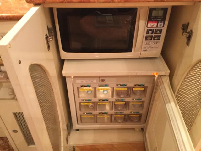 XO新宿(新宿区/ラブホテル)の写真『302号室 電子レンジ、販売用冷蔵庫』by ACB48