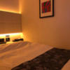 HOTEL DUO（デュオ）(墨田区/ラブホテル)の写真『201号室、ベッド周り』by なんでここに…！？