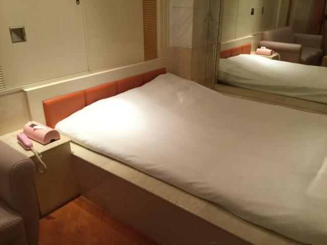 XO新宿(新宿区/ラブホテル)の写真『707号室  ベッド』by ACB48