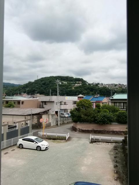 ホテルエックス　天空の風(小田原市/ラブホテル)の写真『207号室利用。お風呂から見た景色。山裾に箱根登山鉄道が見えましたよ。』by キジ