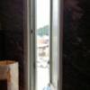 ホテルエックス　天空の風(小田原市/ラブホテル)の写真『207号室利用。部屋の窓はこの程度しか開きません。』by キジ
