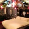 ホテルエックス　天空の風(小田原市/ラブホテル)の写真『207号室利用。ベッドの写真です。天涯が凄いです。』by キジ