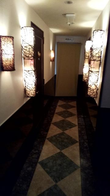 ホテル B-Girl(荒川区/ラブホテル)の写真『６階の廊下』by たけのこ