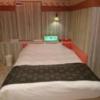 HOTEL ZERO(横浜市港北区/ラブホテル)の写真『503号室 テレビの反対側にベッド』by なめろう