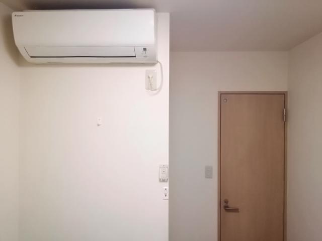 Rental Room Third(厚木市/ラブホテル)の写真『入口側、頑張れｴｱｺﾝ』by キジ