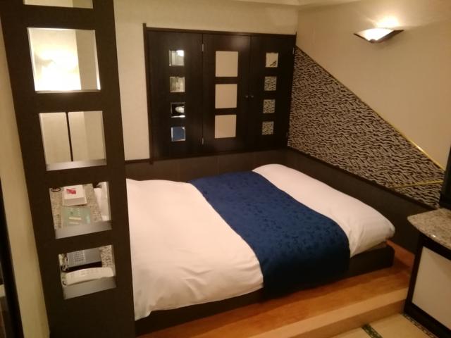 ホテル デュオ(大田区/ラブホテル)の写真『203号室利用。ベッドです。低めでした。』by キジ
