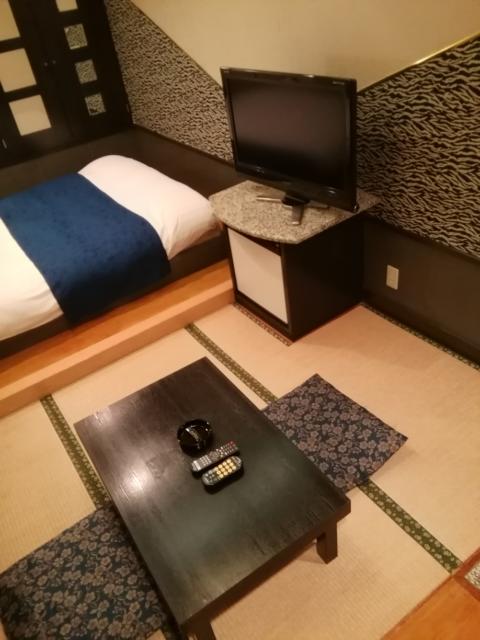 ホテル デュオ(大田区/ラブホテル)の写真『203号室利用。玄関入ると直ぐに和室。』by キジ