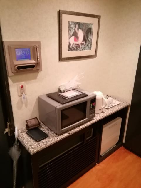 ホテル デュオ(大田区/ラブホテル)の写真『203号室利用。電子レンジ、ポット、冷蔵庫など必要なものはあります。』by キジ