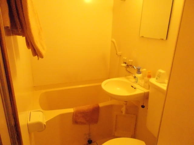 HOTEL i（アイ）(新宿区/ラブホテル)の写真『403号室浴室』by 情報屋Ｘ