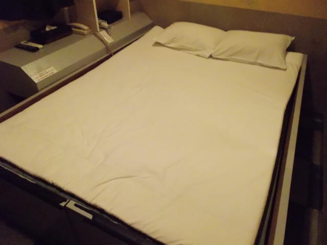 HOTEL i（アイ）(新宿区/ラブホテル)の写真『403号室ベッド』by 情報屋Ｘ