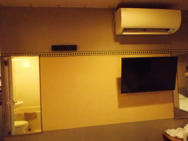 HOTEL i（アイ）(新宿区/ラブホテル)の写真『403号室エアコン&amp;テレビ』by 情報屋Ｘ