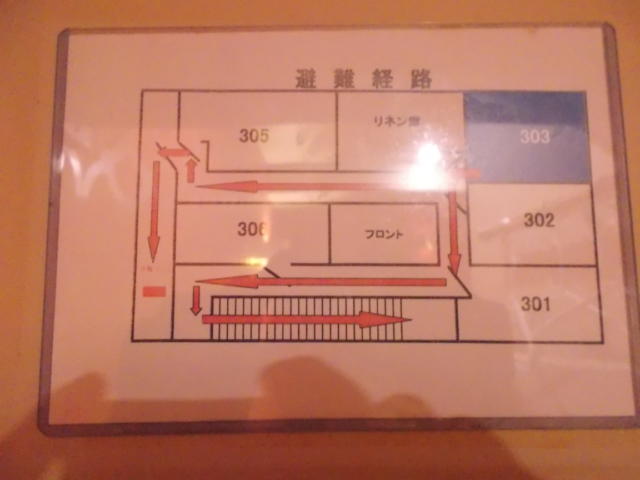 HOTEL Fine(ファイン)(新宿区/ラブホテル)の写真『303号室避難経路図』by 情報屋Ｘ