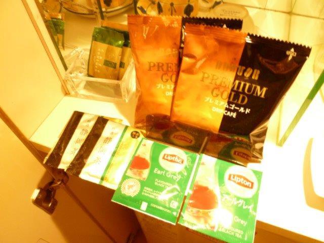 HOTEL GRAY(グレイ)(新宿区/ラブホテル)の写真『103号室（飲み物備品コーヒー紅茶お茶）』by 格付屋