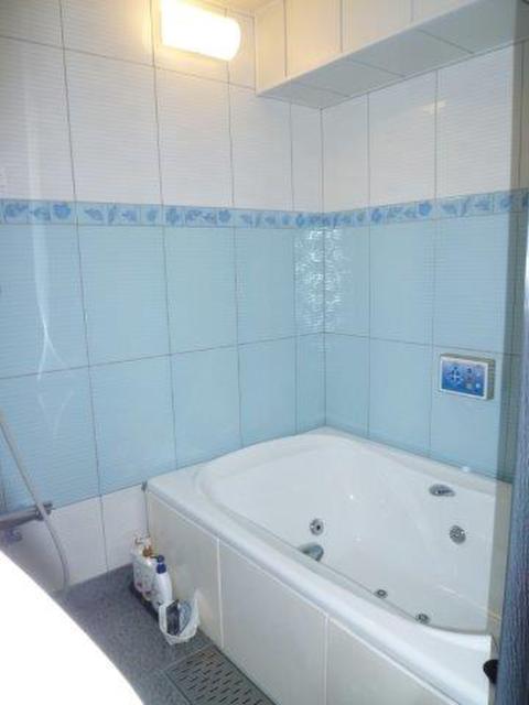 HOTEL GRAY(グレイ)(新宿区/ラブホテル)の写真『103号室（浴槽入口から）』by 格付屋