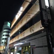 バリアンリゾート新宿フォレスト(全国/ラブホテル)の写真『外観（昼）②東側』by YOSA69