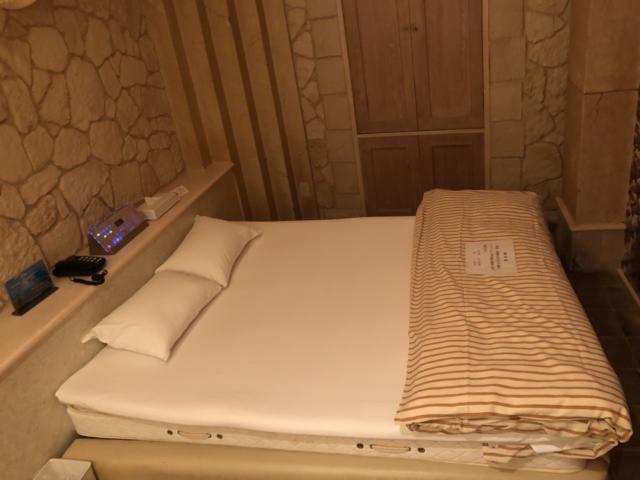 ホテル アテネ(柏市/ラブホテル)の写真『511号室 ベッド』by サトナカ