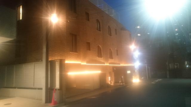 ホテル六本木(港区/ラブホテル)の写真『外観（夜）南側』by YOSA69