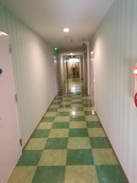 HOTEL FUGA（フーガ）(小田原市/ラブホテル)の写真『306号室利用。廊下はPタイル張りです。てことはアスベストもあるかも。』by キジ