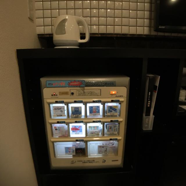 HOTEL アスタプロント(浜松市/ラブホテル)の写真『212号室 販売機&amp;湯沸しポット』by ま〜も〜る〜