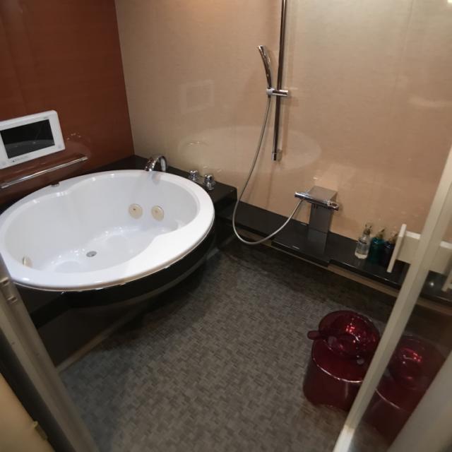 HOTEL アスタプロント(浜松市/ラブホテル)の写真『212号室 浴室』by ま〜も〜る〜