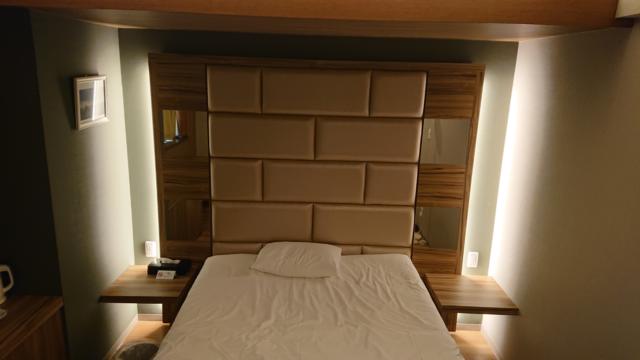 ホテル大山(新宿区/ラブホテル)の写真『201号室 ベッド全景』by 舐めたろう