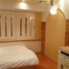 XO新宿(新宿区/ラブホテル)の写真『201号室（入口横から部屋奥方向）』by 格付屋