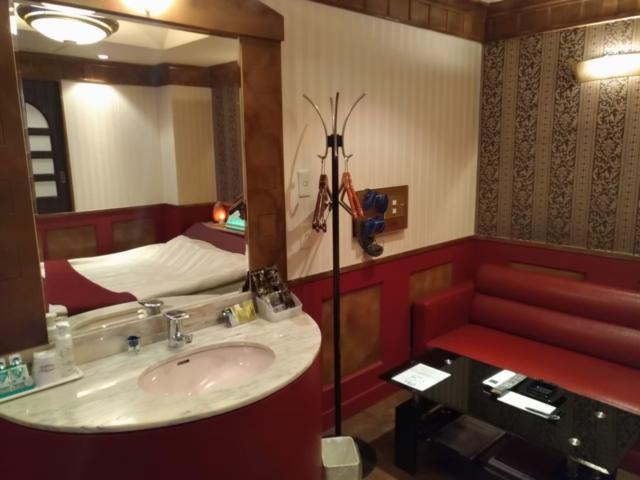 B-SIDE(品川区/ラブホテル)の写真『602号室、洗面所・ソファー』by 爽やかエロリーマン