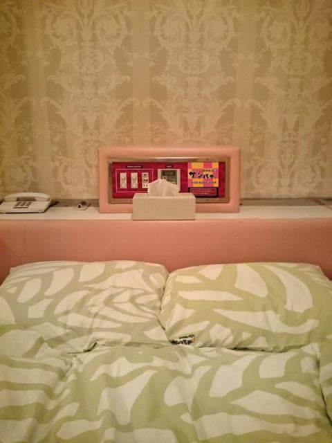 ホテル サンパチ(大阪市/ラブホテル)の写真『２１２号室枕元』by pureshin